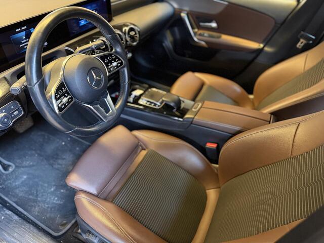 Mercedes-Benz A-KLASSE 200 Business Solution | Leder | Camera | Stoelverwarming | Nieuwe Service & APK | Garantie |