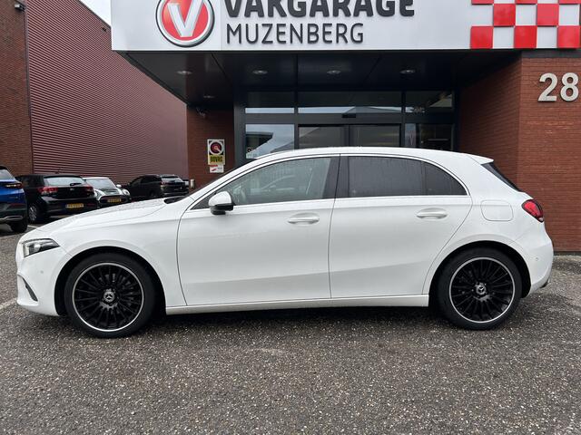 Mercedes-Benz A-KLASSE 200 Premium // FULL LED // MEMORY SEAT + STOELVERWARMING // PDC V+A // SFEERVERLICHTING // NAVI // CLIMA