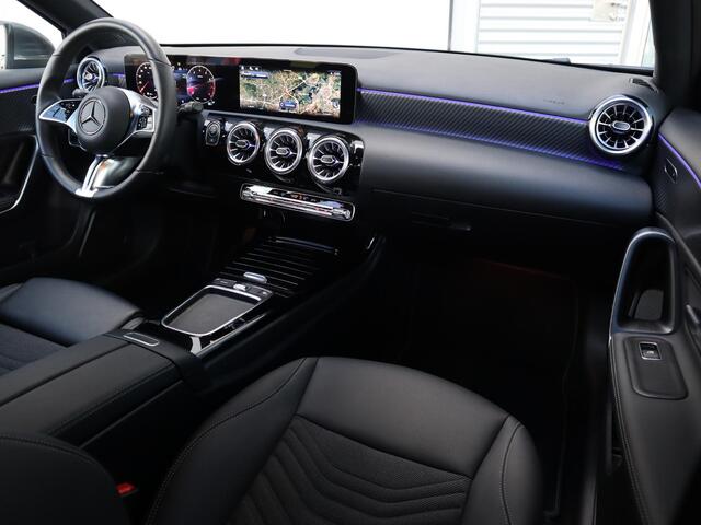 Mercedes-Benz A-KLASSE 180 Star Edition Luxury Line l Keyless l Achteruitrij camera l Stoelverwarming