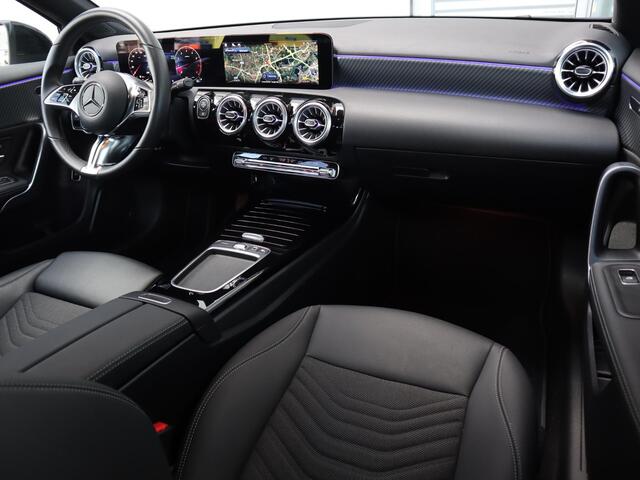 Mercedes-Benz A-KLASSE 180 Star Edition Luxury Line l Trekhaak l Achteruitrij camera l Stoelverwarming l Ambiente lichtpakket