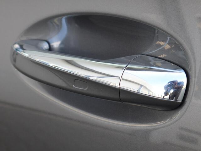 Mercedes-Benz A-KLASSE 180 Star Edition Luxury Line l Trekhaak l Achteruitrij camera l Stoelverwarming l Ambiente lichtpakket