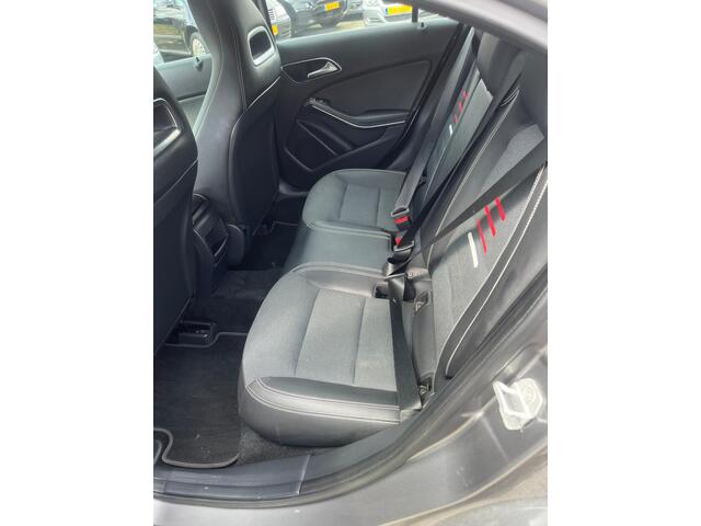 Mercedes-Benz A-KLASSE 180 Lease Edition Plus ecc perkeersensoren lm velgen navi nieuwe apk