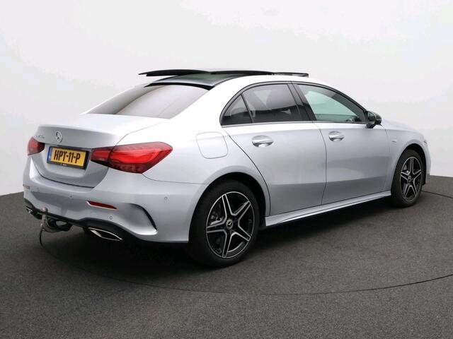 Mercedes-Benz A-KLASSE 250 e Business Solution AMG Trekhaak | AMG Line | Night Pakket | Panorama Schuif-Kanteldak | Sfeerverlichting. Inclusief 24 maanden Mercedes-Benz Certified garantie voor Europa.