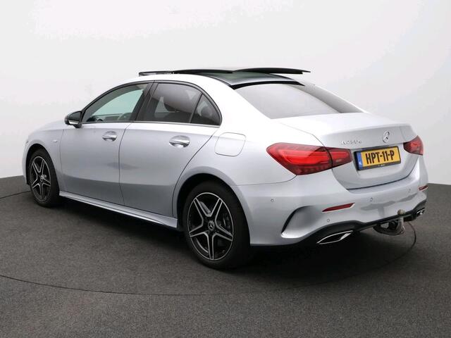 Mercedes-Benz A-KLASSE 250 e Business Solution AMG Trekhaak | AMG Line | Night Pakket | Panorama Schuif-Kanteldak | Sfeerverlichting. Inclusief 24 maanden Mercedes-Benz Certified garantie voor Europa.