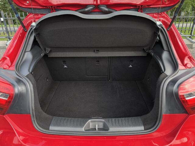 Mercedes-Benz A-KLASSE 200 A200 156PK | Trekhaak | Navi | Camera | PDC | Half leer | Cruise | Climate Control