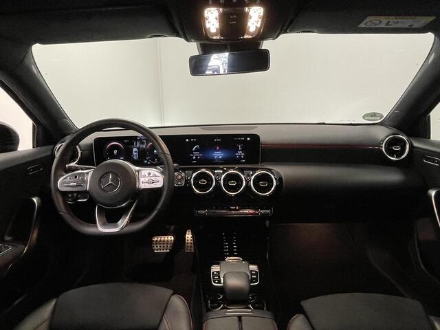 Mercedes-Benz A-KLASSE 180 AMG Line | Trekhaak | Origineel NL-auto | Camera | Stoelverwarming | Apple Carplay & Android Auto