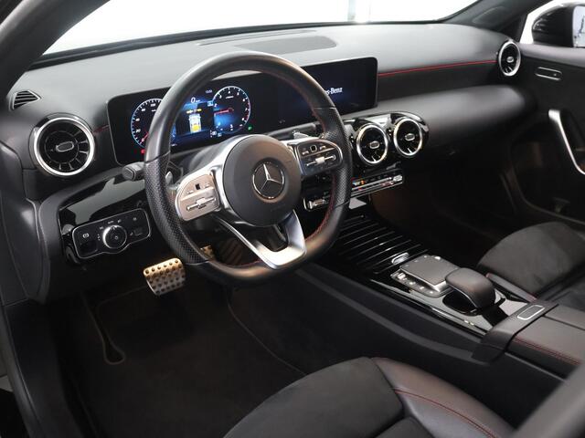 Mercedes-Benz A-KLASSE 180 Business Solution AMG | Achteruitrijcamera | Stoelverwarming | High Perfomance Led koplampen |