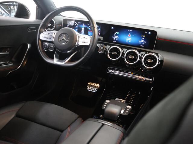 Mercedes-Benz A-KLASSE 180 Business Solution AMG | Achteruitrijcamera | Stoelverwarming | High Perfomance Led koplampen |