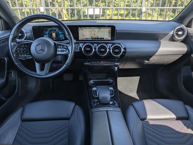 Mercedes-Benz A-KLASSE 200 | 163PK | Business + | Trekhaak | ACC | ECC | Stoelverw. | Halfleer | Camera | PDC | Lichtmetaal |