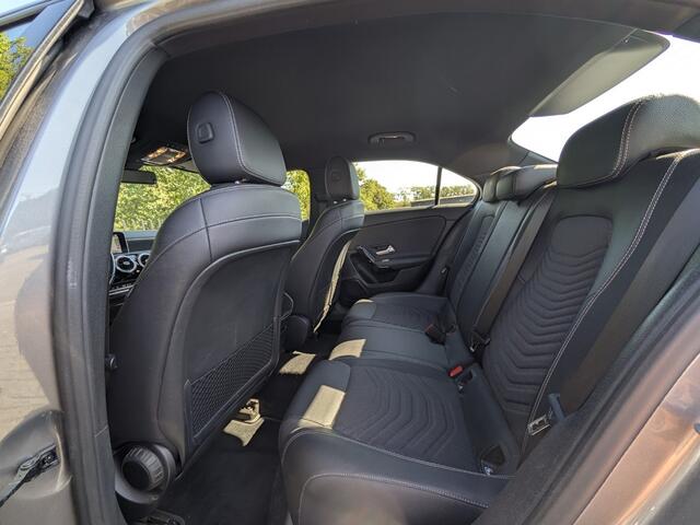 Mercedes-Benz A-KLASSE 200 | 163PK | Business + | Trekhaak | ACC | ECC | Stoelverw. | Halfleer | Camera | PDC | Lichtmetaal |