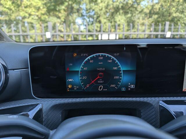 Mercedes-Benz A-KLASSE 200 | 163PK | Business + | Trekhaak | ACC | ECC | Stoelverw. | Halfleer | Camera | PDC | Lichtmetaal |