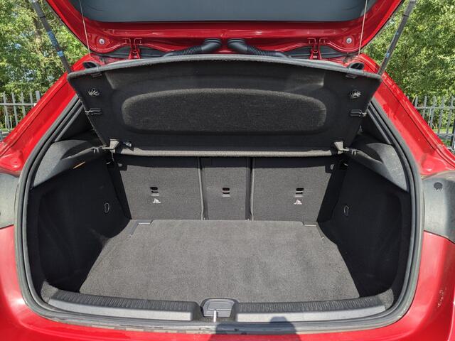 Mercedes-Benz A-KLASSE A200 | Urban | Stoelverw. | Cruise | Camera | Climate | LED | 17" velgen |