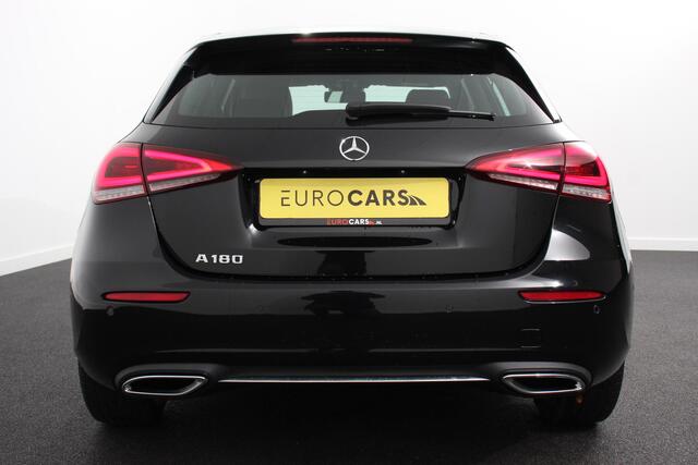 Mercedes-Benz A-KLASSE 180 7-DCT Progressive Style Plus Navigatie Climate Control Camera Led 17"Lichtmetalen velgen Dab Half Leder Cruise control