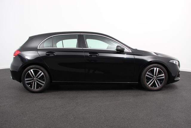Mercedes-Benz A-KLASSE 180 7-DCT Progressive Style Plus Navigatie Climate Control Camera Led 17"Lichtmetalen velgen Dab Half Leder Cruise control
