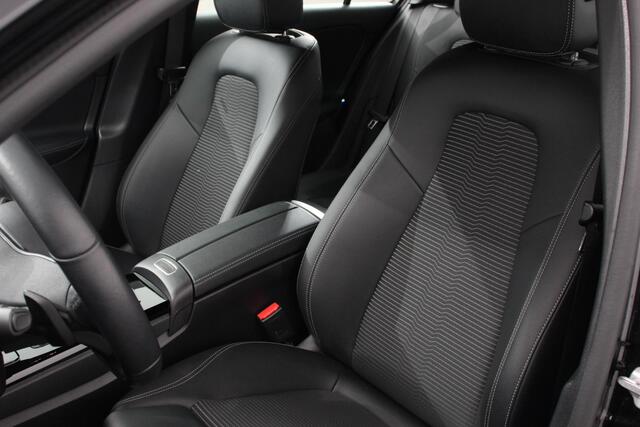 Mercedes-Benz A-KLASSE 180 7-DCT Progressive Style Plus Navigatie Climate Control Camera Led 17"Lichtmetalen velgen Dab Half Leder Cruise control