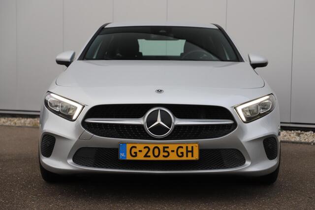 Mercedes-Benz A-KLASSE 200 Business Solution Automaat Half Leder Full LED Sportstoelen Widescreen Carplay Android Navigatie Achteruitrijcamera Clima Cruise 19 inch AMG Look Velgen Nieuwe Banden! Stoelverwarming