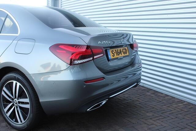 Mercedes-Benz A-KLASSE 250 e Luxury Line