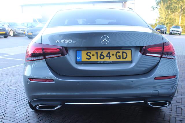 Mercedes-Benz A-KLASSE 250 e Luxury Line