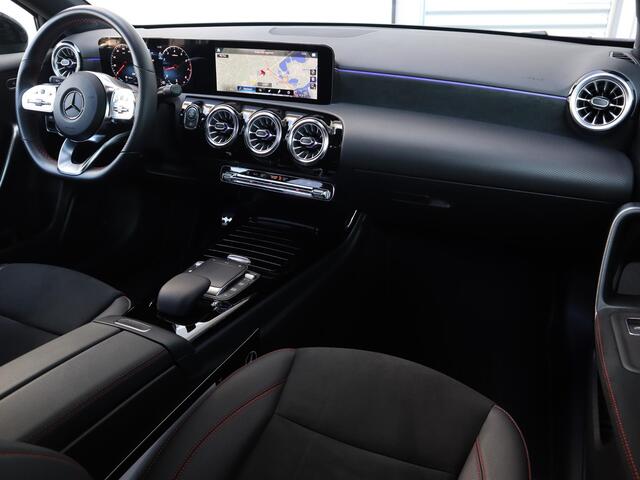 Mercedes-Benz A-KLASSE 180 AMG Line l Panorama dak l Keyless entry l Achteruitrij camera l Stoelverwarming