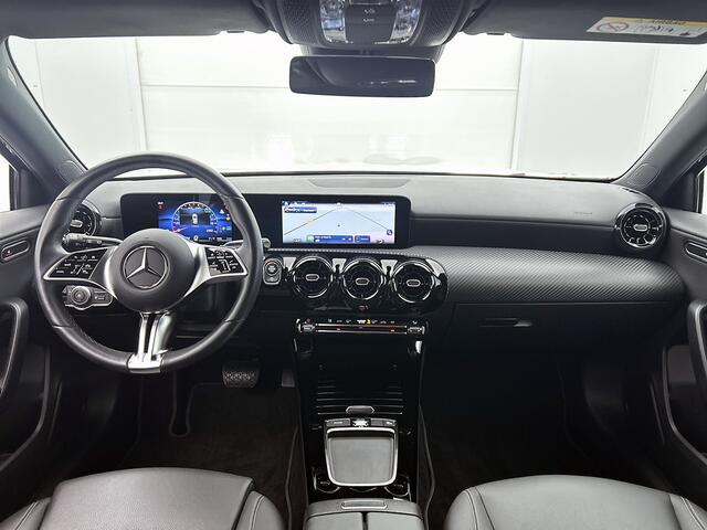 Mercedes-Benz A-KLASSE 180 Star Edition 13910 Km !!! | | Night pakket | Parkeersensoren | Spiegelpakket | Stoelverwarming | Dodehoek assistent Inclusief 24 maanden MB Certified garantie voor Europa.