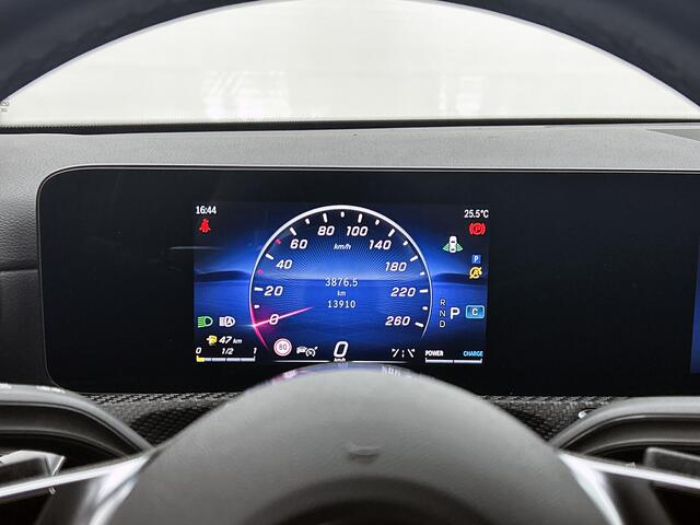 Mercedes-Benz A-KLASSE 180 Star Edition 13910 Km !!! | | Night pakket | Parkeersensoren | Spiegelpakket | Stoelverwarming | Dodehoek assistent Inclusief 24 maanden MB Certified garantie voor Europa.