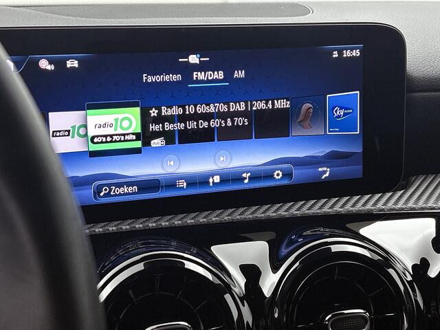 Mercedes-Benz A-KLASSE 180 Star Edition 13910 Km !!! | | Night pakket | Parkeersensoren | Spiegelpakket | Stoelverwarming | Dodehoek assistent Inclusief 24 maanden MB Certified garantie voor Europa.