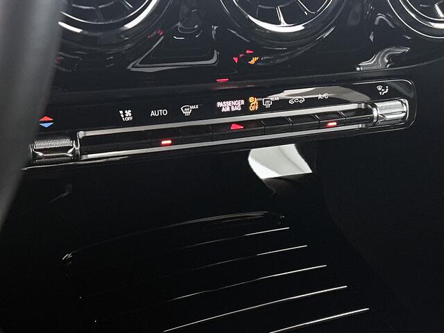 Mercedes-Benz A-KLASSE 180 Star Edition 13910 Km !!! | | Night pakket | Parkeersensoren | Spiegelpakket | Stoelverwarming | Dodehoek assistent Inclusief 24 maanden MB Certified garantie voor Europa.