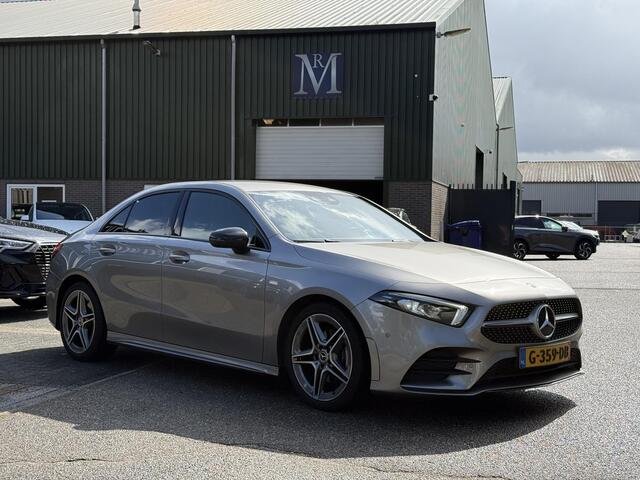 Mercedes-Benz A-KLASSE 200 Business Solution VAN: € 26.900- VOOR: € 24.877,- UW HERFSTVOORDEEL: € 2.023,-| ORIG. NL NAP 2E EIG.| 58.000KM!| GLASCOATING| WIDESCREEN| CAMERA| RECENT ONDERHOUD GEHAD, DIRECT LEVERBAAR| AMG | APPLE CARPLAY/ ANDROID AUTO| DODE HOEK SENSOR|