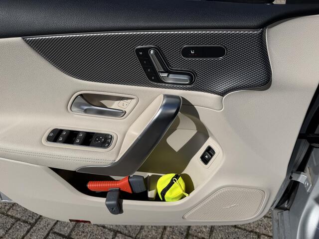 Mercedes-Benz A-KLASSE 250 e Business Solution Luxury Limited 17"/Panoramadak/Leder + memory/Stoelverwarming/Camera/Dodehoek/Keyless/Matrix LED