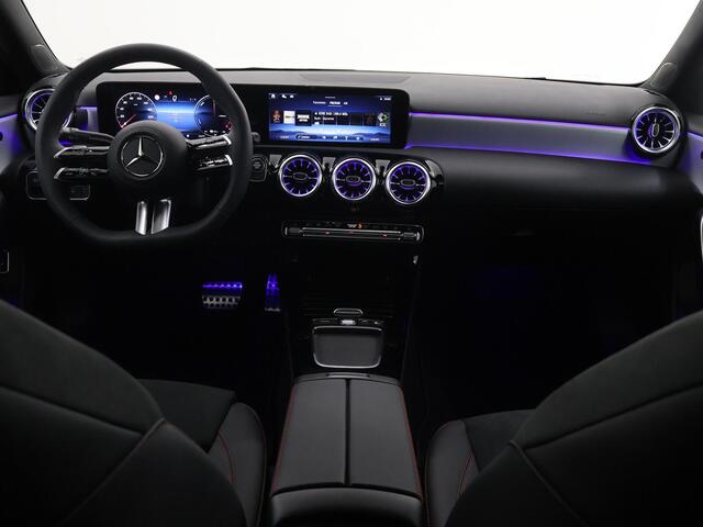 Mercedes-Benz A-KLASSE 250 e Business Solution AMG | Night Pakket | 360* Camera | Panoramadak | Dode hoek |