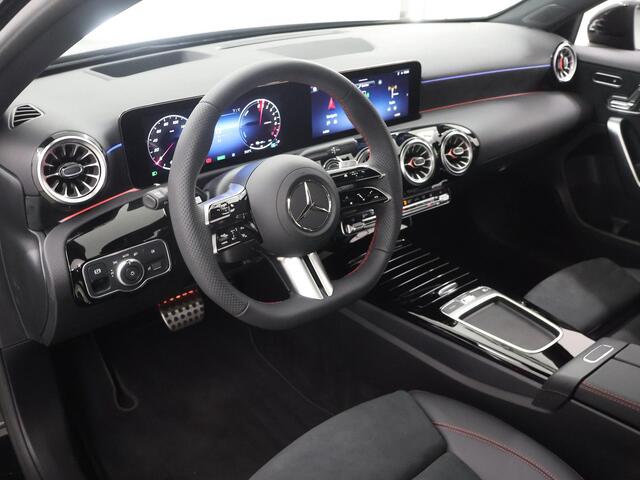 Mercedes-Benz A-KLASSE 250e Business Solution AMG | Panoramaschuifdak | Premium Plus | Head-up display | Dodehoekassistent |