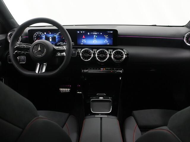 Mercedes-Benz A-KLASSE 250e Business Solution AMG | Panoramaschuifdak | Premium Plus | Head-up display | Dodehoekassistent |