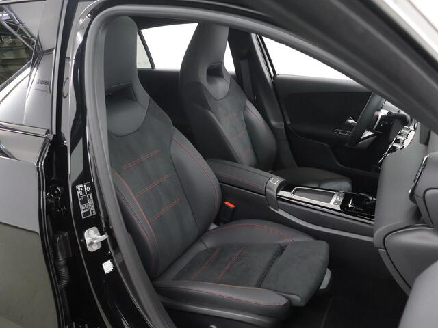 Mercedes-Benz A-KLASSE 250e Business Solution AMG | Panoramaschuifdak | Premium Plus | Head-up display | Dodehoekassistent |