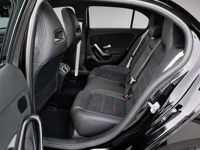 Mercedes-Benz A-KLASSE 250 e Business Solution AMG | AMG Plus Pakket | Night Pakket | Panoramadak | 360° Camera | Dodehoekassistent | Head-up Display | Advanced Sound System | MULTIBEAM LED Koplampen | Elektrisch Verstelbare Stoelen + Memory | Stoelverwarming | Sfeerverlichting | Apple CarPlay | Android Auto | Elektrisch Inklapbare Buitenspiegels | Parkeersensoren