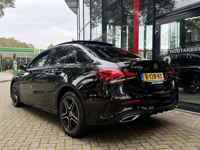 Mercedes-Benz A-KLASSE 250 e Business Solution AMG Limited | Panoramadak | Sfeerverlichting | PDC + Camera | Climate control | Navigatie |