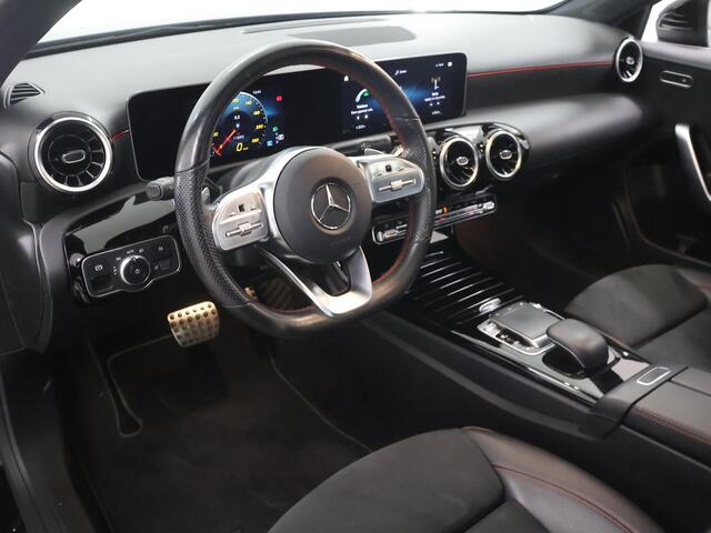 Mercedes-Benz A-KLASSE 200 Business Solution AMG | Panoramadak | Spiegelpakket | Stoelverwarming |