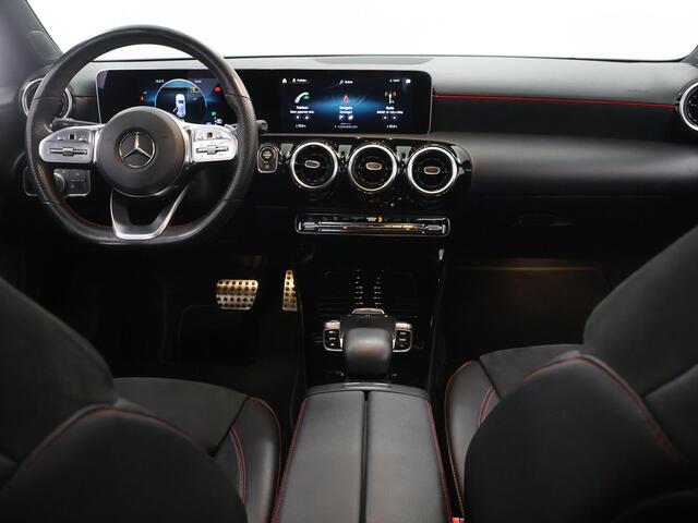 Mercedes-Benz A-KLASSE 200 Business Solution AMG | Panoramadak | Spiegelpakket | Stoelverwarming |