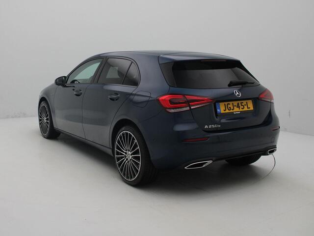 Mercedes-Benz A-KLASSE 250 e Business Solution AMG Limited | Multispaak wielen | electronic climate controle | rijstrooksensor met correctie | Navigatiesysteem |