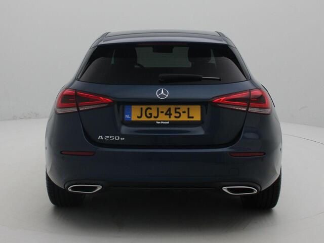 Mercedes-Benz A-KLASSE 250 e Business Solution AMG Limited | Multispaak wielen | electronic climate controle | rijstrooksensor met correctie | Navigatiesysteem |