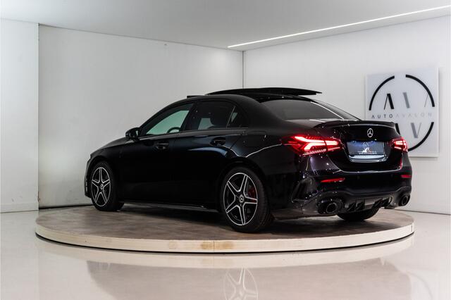 Mercedes-Benz A-KLASSE 180 Business Solution AMG 136PK | A35 Optiek | Pano | Sfeer | LED | Carplay | Garantie