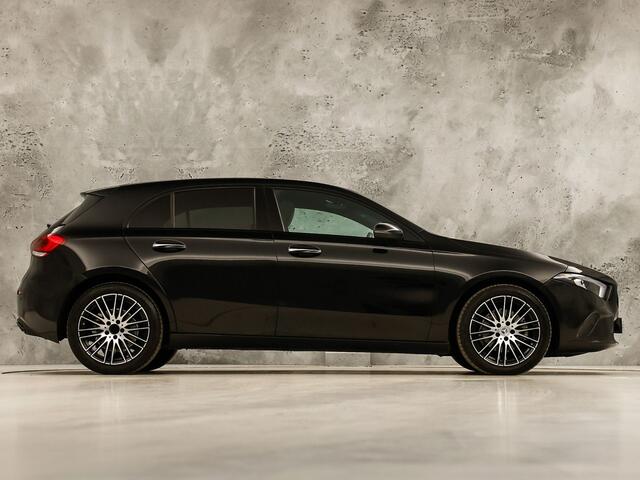 Mercedes-Benz A-KLASSE 200 AMG Sport 163Pk Automaat (PANORAMADAK, APPLE CARPLAY, GROOT NAVI, SFEERVERLICHTING, CAMERA, SPORTSTOELEN, LEDER, GETINT GLAS, STOELVERWARMING, NIEUWSTAAT)