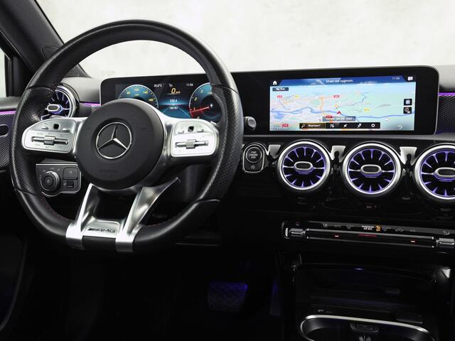 Mercedes-Benz A-KLASSE 200 AMG Sport 163Pk Automaat (PANORAMADAK, APPLE CARPLAY, GROOT NAVI, SFEERVERLICHTING, CAMERA, SPORTSTOELEN, LEDER, GETINT GLAS, STOELVERWARMING, NIEUWSTAAT)