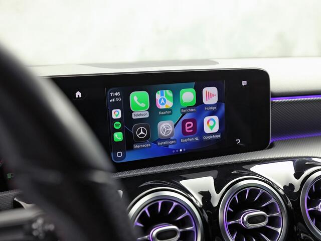 Mercedes-Benz A-KLASSE 200 AMG Sport 163Pk Automaat (PANORAMADAK, APPLE CARPLAY, GROOT NAVI, SFEERVERLICHTING, CAMERA, SPORTSTOELEN, LEDER, GETINT GLAS, STOELVERWARMING, NIEUWSTAAT)