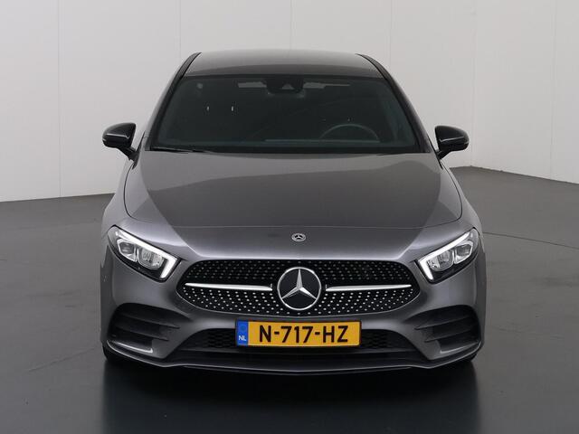 Mercedes-Benz A-KLASSE 180 Business Solution AMG | Night | Parkassistent | Sportstoelen | Stoelverwarming | Apple carplay |