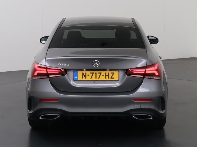 Mercedes-Benz A-KLASSE 180 Business Solution AMG | Night | Parkassistent | Sportstoelen | Stoelverwarming | Apple carplay |