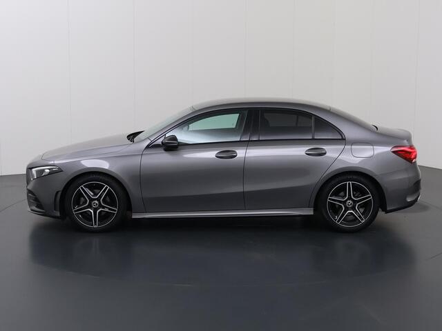 Mercedes-Benz A-KLASSE 180 Business Solution AMG | Night | Parkassistent | Sportstoelen | Stoelverwarming | Apple carplay |