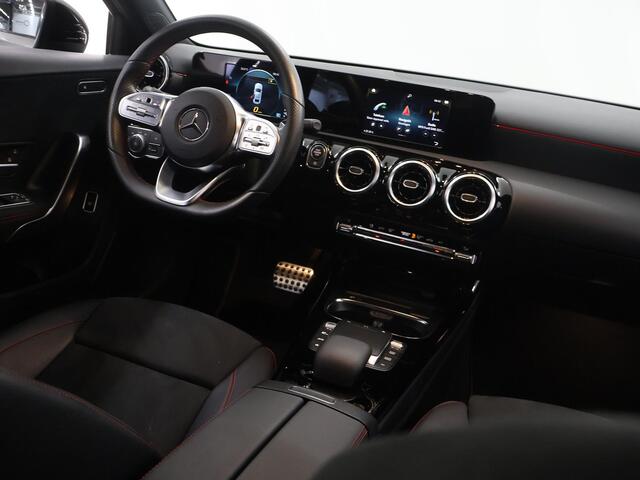 Mercedes-Benz A-KLASSE 180 Business Solution AMG | Night | Parkassistent | Sportstoelen | Stoelverwarming | Apple carplay |