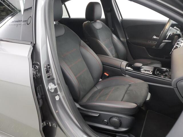 Mercedes-Benz A-KLASSE 180 Business Solution AMG | Night | Parkassistent | Sportstoelen | Stoelverwarming | Apple carplay |