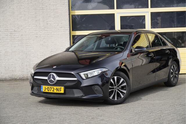 Mercedes-Benz A-KLASSE 180 Automaat! Business Solution BJ2020 Lmv 16" | Led V+A | Pdc | Navi | Virtual cockpit | Climate control | Cruise control | Verwarmde voorstoelen | Getint glas