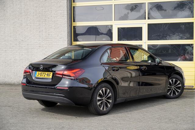 Mercedes-Benz A-KLASSE 180 Automaat! Business Solution BJ2020 Lmv 16" | Led V+A | Pdc | Navi | Virtual cockpit | Climate control | Cruise control | Verwarmde voorstoelen | Getint glas